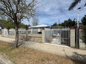 Building Photo - 20953 Saticoy St