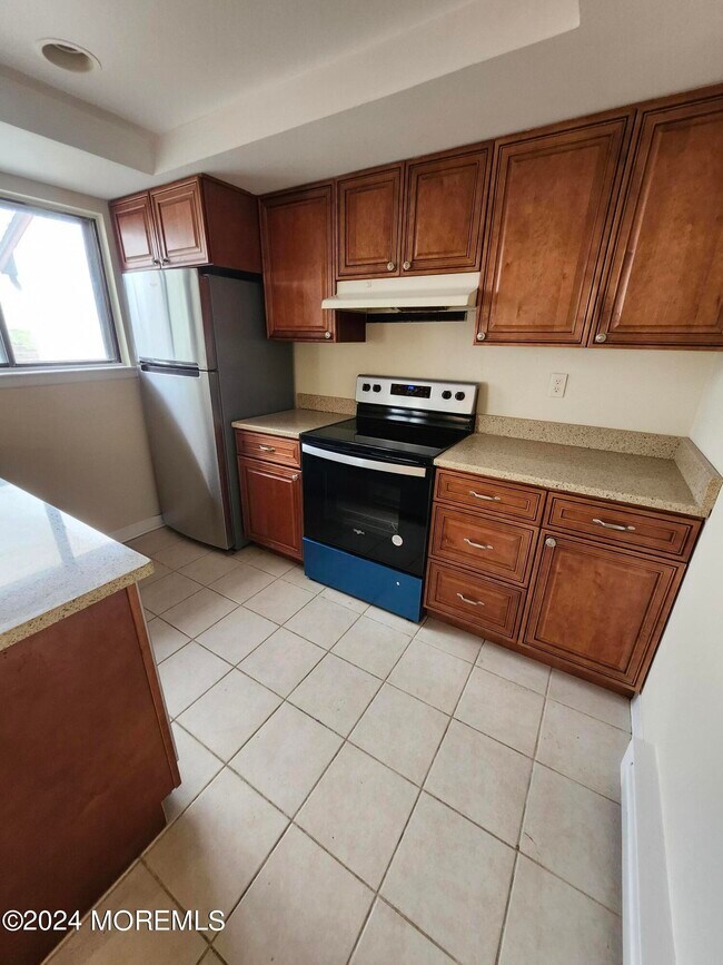 Building Photo - 129B Balsam Plaza