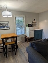 Building Photo - 6 E Glade St