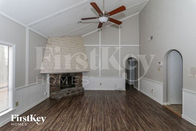 Foto del edificio - 4130 Silverleaf Rd