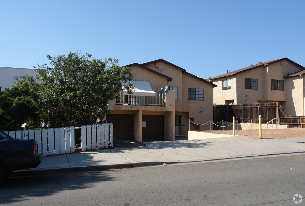 Primary Photo - 2616-2620 Highland Ave