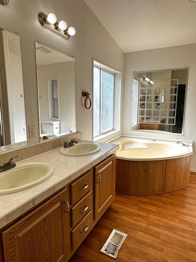 Foto del edificio - Coolidge 3 Bedroom 2 Bathroom Home Under $1,500!