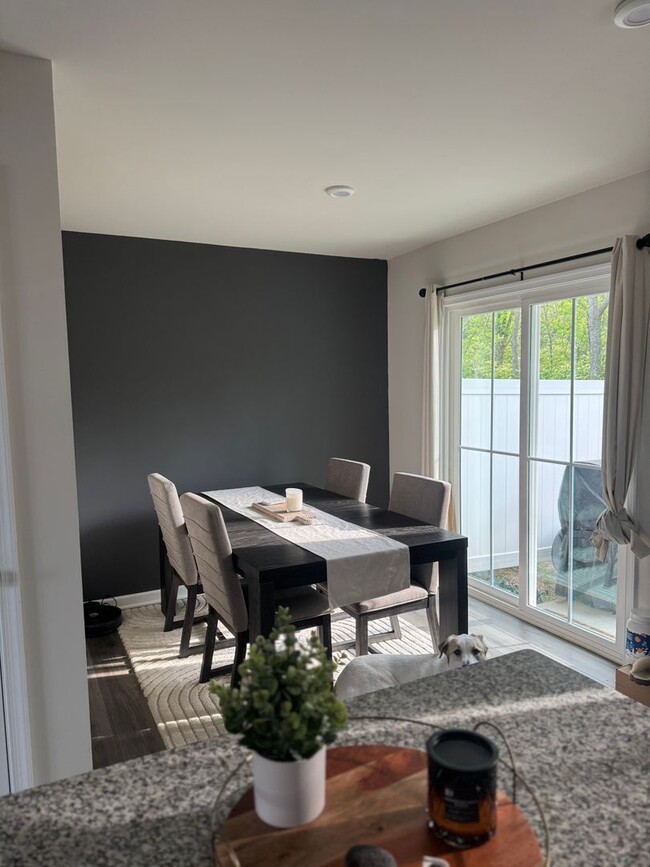 Building Photo - Furnished or Unfurnished Townhome