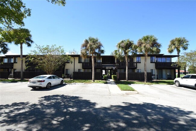 Building Photo - 56 Club House Dr