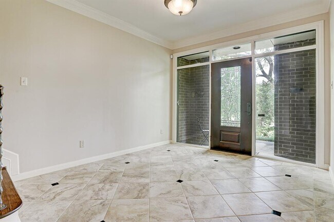 Foto del edificio - 19 Crestwood Dr