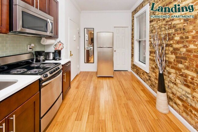 Building Photo - 320 E 109th St