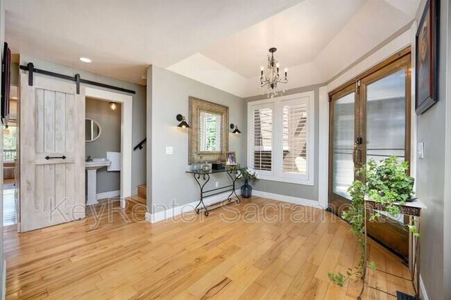 Building Photo - 12422 Homestead Way