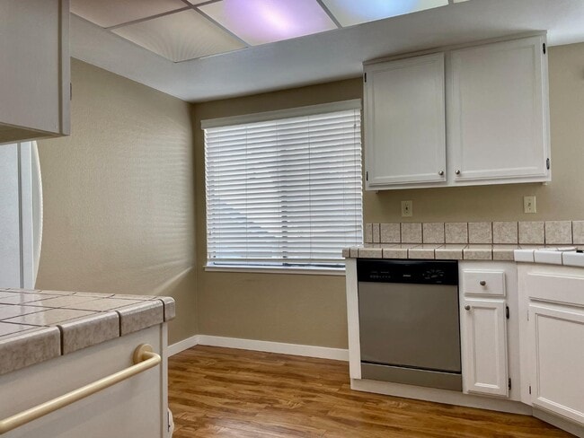 Building Photo - 2157 Vista Del Mar