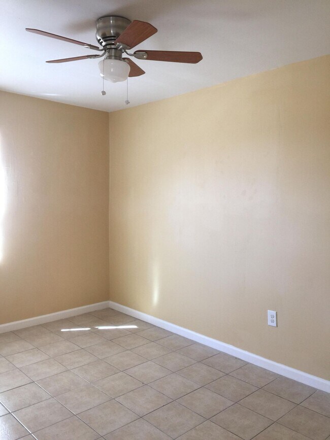 Building Photo - 13 Pine Creek Cir
