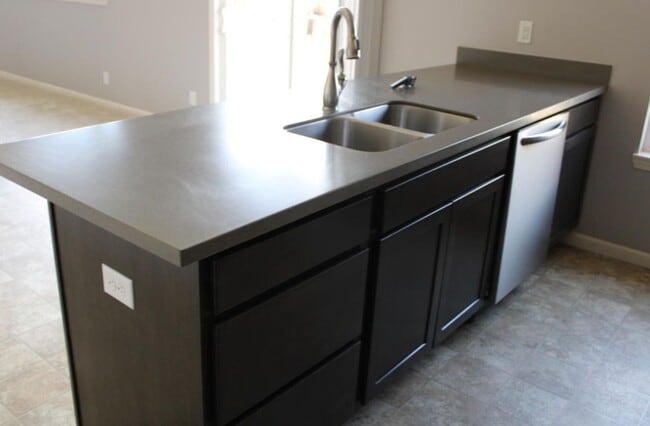 Foto del edificio - BRITTANY CHASE...3 Bedroom 2 Bath