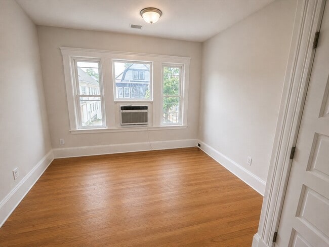 Foto del edificio - 9 Bradford Ave