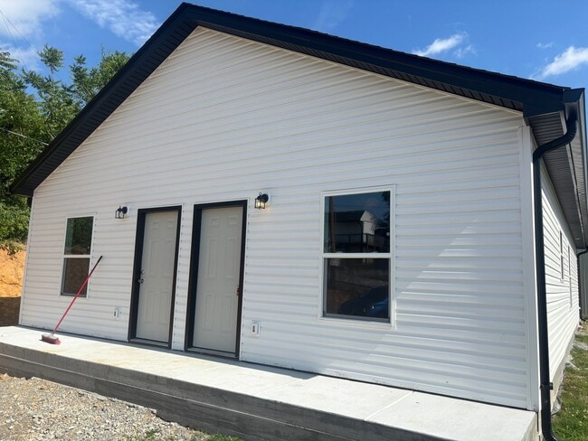 Building Photo - 114 Bluff Rd