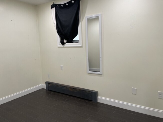 Building Photo - 25 Adrian Ave