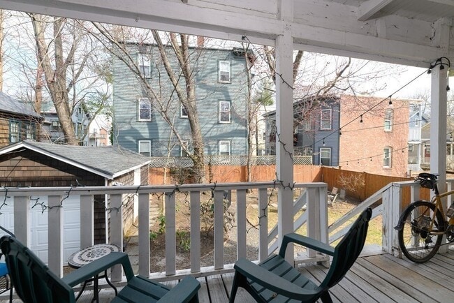 Building Photo - 402 Putnam Ave