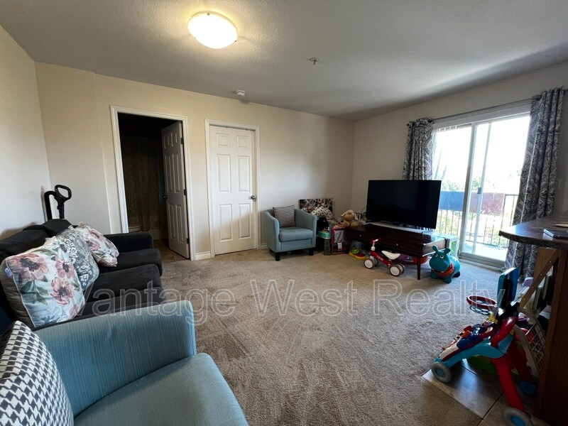 Photo principale - 598-598 Sutherland Ave