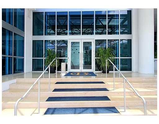 Building Photo - 5959 Collins Ave