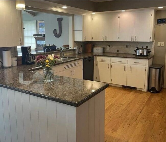 Building Photo - Stunning Home!!