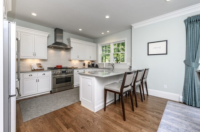 Foto del edificio - 56 Waverley Ave