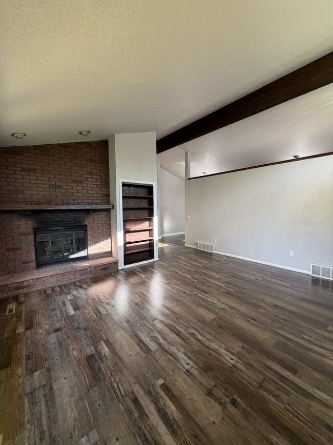 Foto del edificio - 181 Erickson Ct E