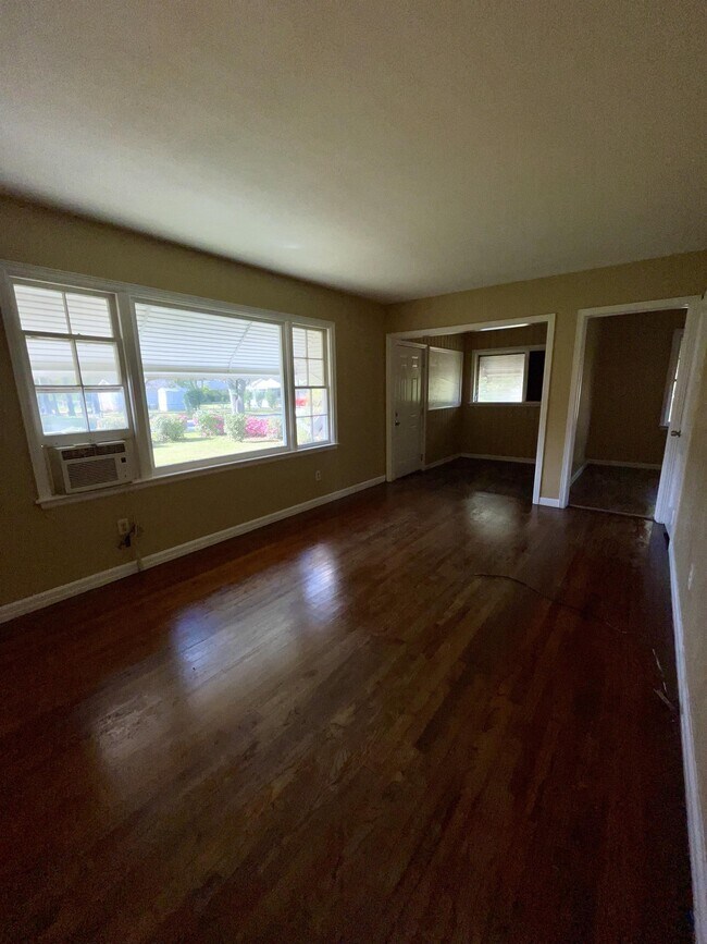Foto del edificio - 1715 Gillespie Ave