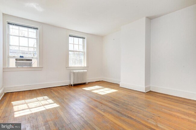 Building Photo - 1719 Lamont St NW
