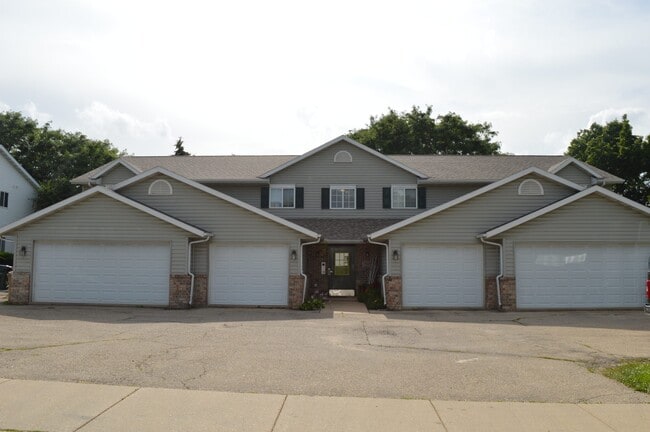 Building Photo - 928 N Thompson Dr