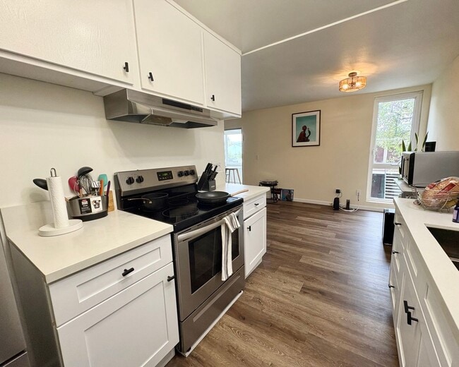 Building Photo - Ventura Living Made Easy – Updated 2 Bed Condo