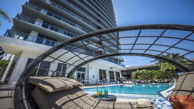 Foto del edificio - 2602 E Hallandale Beach Blvd