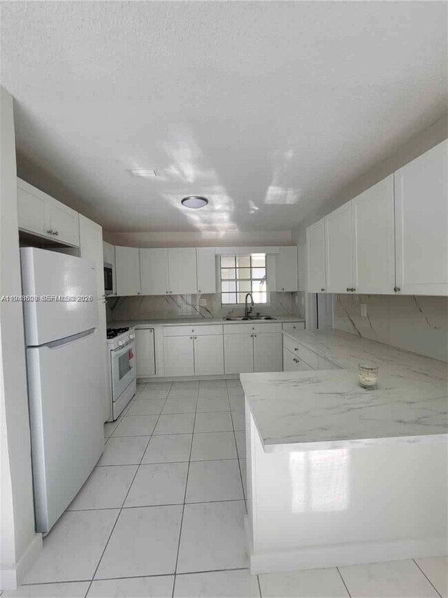 Foto del edificio - 12305 SW 42nd St