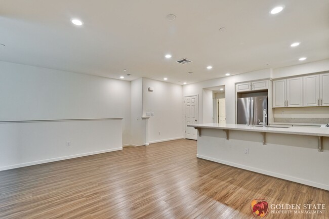 Building Photo - Modern 2-Bed Condo with Tesla Charger & At...