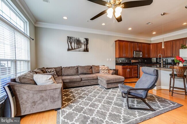 Foto del edificio - 13111 Clarksburg Square Rd