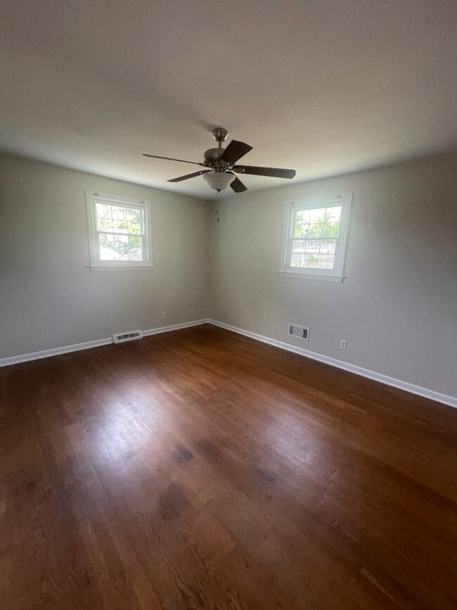 Foto del edificio - 4 bedroom house with fenced in yard and storage galore 8 minutes from Liberty University and Ward...