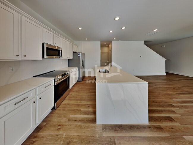 Building Photo - 1048 Highland Walk