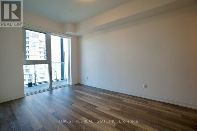 Building Photo - 5180-5180 Yonge St