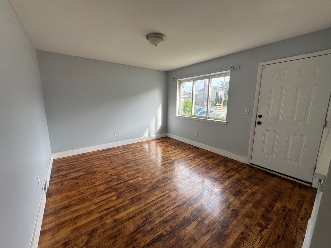 Foto del edificio - 19543 E 14 Mile Rd