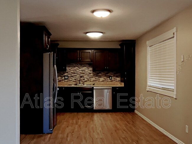 Foto del edificio - 8432 W Columbus Ave