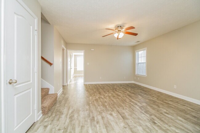 Building Photo - 1625 Beaconcrest Cir