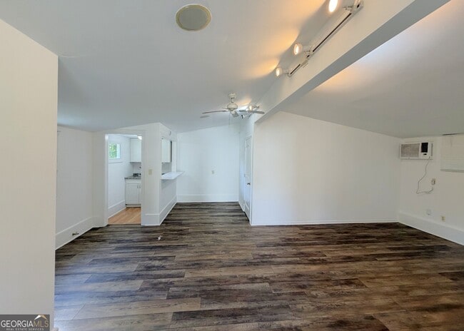 Building Photo - 328 Maple St