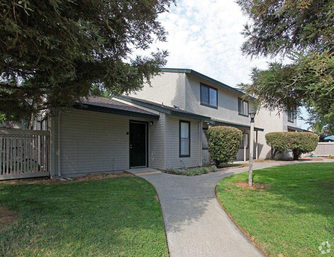 Pepperwood Apartments in Davis, CA