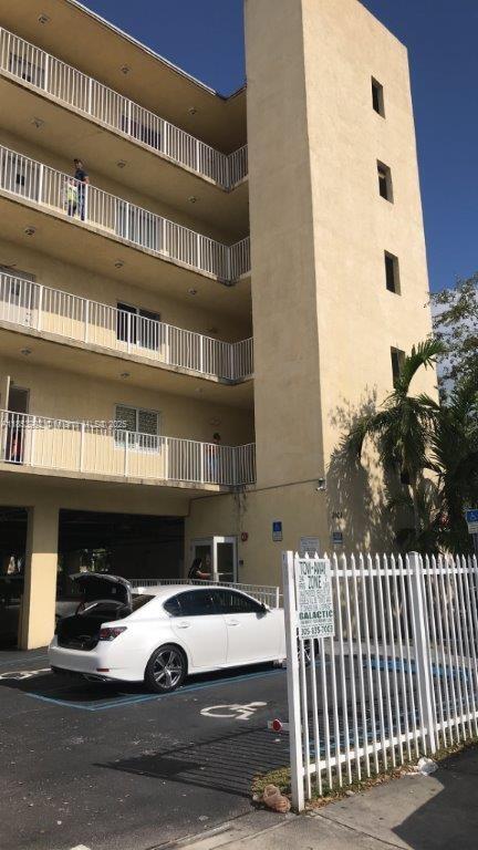 Foto principal - 2401 NW 23rd St