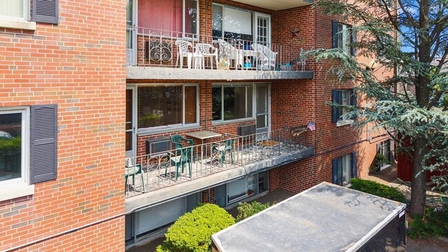 Building Photo - 50 Tuttle St