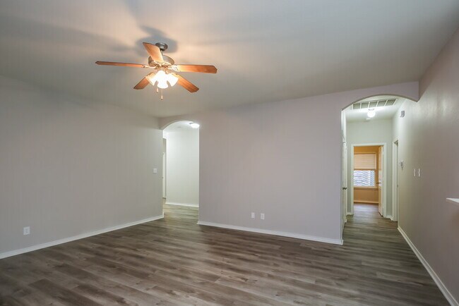 Building Photo - 258 Kennedy Dr