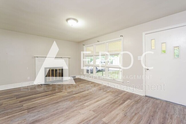 Building Photo - 219 E Davidson Ave