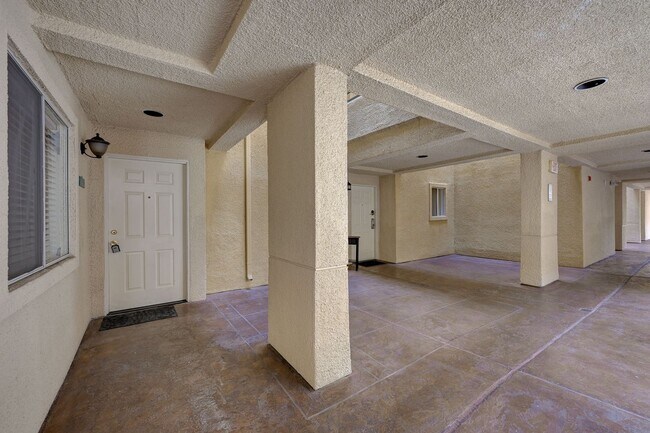 Foto del edificio - 270 E Flamingo Rd