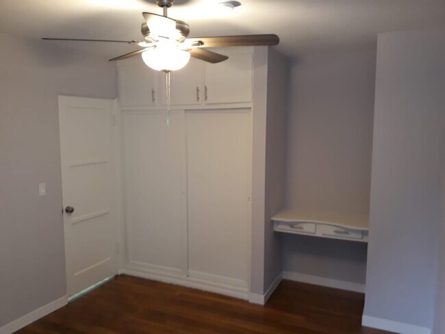 Building Photo - 5515 Whitsett Ave