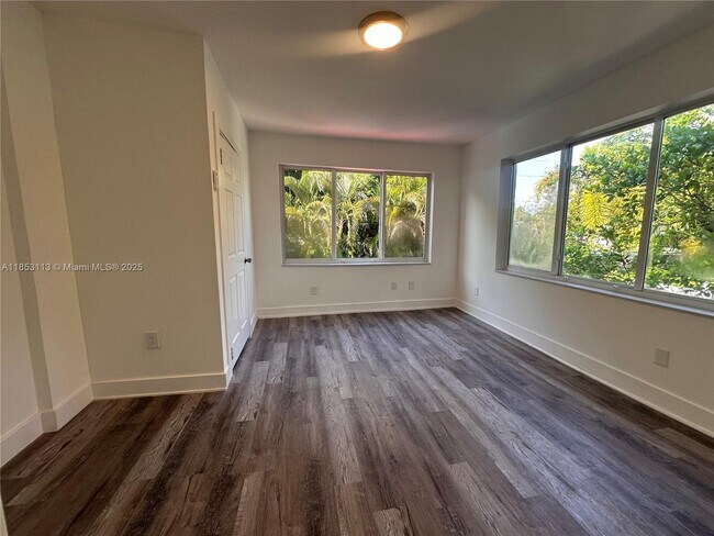 Building Photo - 1630 SW 10th St