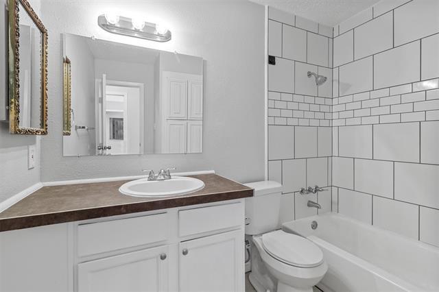 Building Photo - 609 Shadyglen Dr