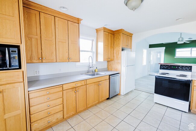 Foto del edificio - 8544 S 300 E