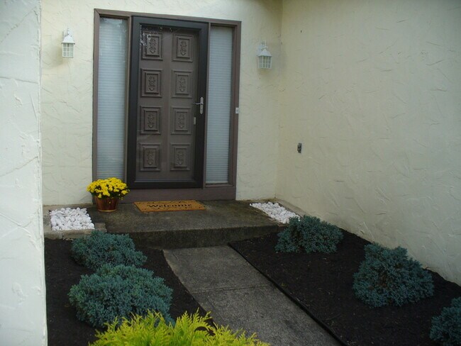 Building Photo - 2105 Selbourne Ct