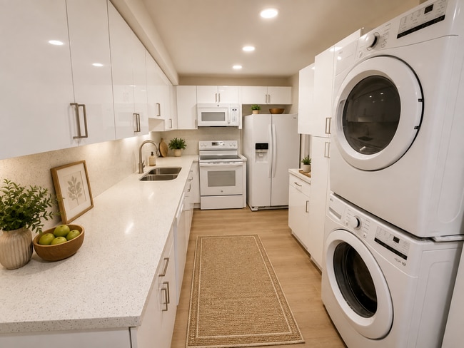 Kitchen - 5900 SW 127th Ave (Miami, FL) Apartment